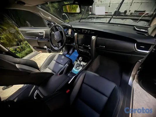 2023 Toyota Fortuner — foto 5 / 10
