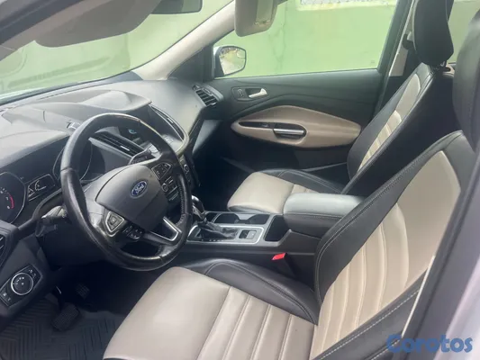 2019 Ford Escape — foto 5 / 10