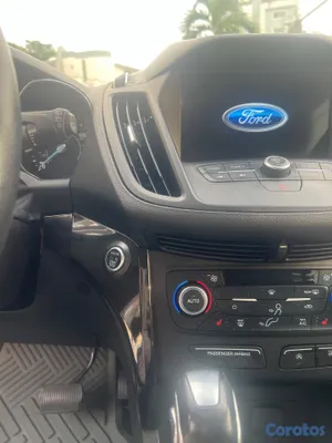 2019 Ford Escape — foto 9 / 10