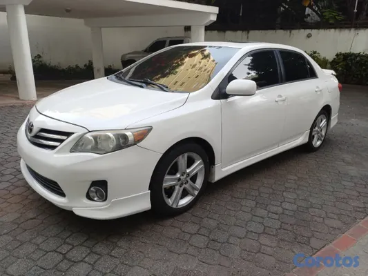 2013 Toyota Corolla — foto 9 / 13