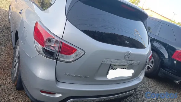 2015 Nissan Pathfinder — foto 3 / 6
