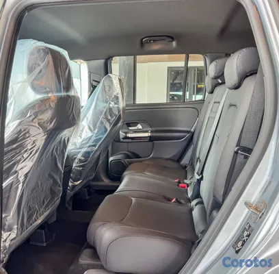 2026 Mercedes Clase GLB — foto 2 / 12
