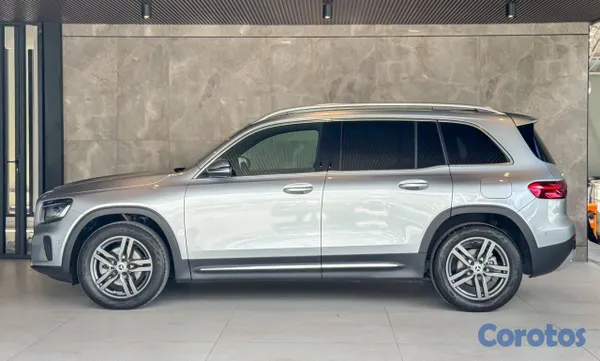 2026 Mercedes Clase GLB — foto 9 / 12