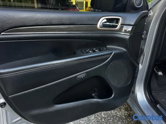 2015 Jeep Grand Cherokee — foto 7 / 10