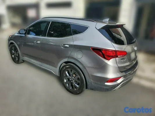 2017 Hyundai Santa Fe — foto 4 / 10