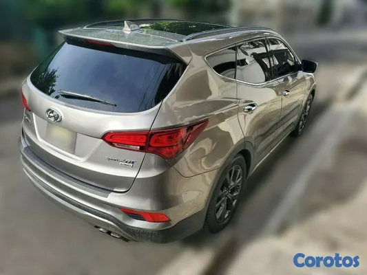 2017 Hyundai Santa Fe — foto 5 / 10