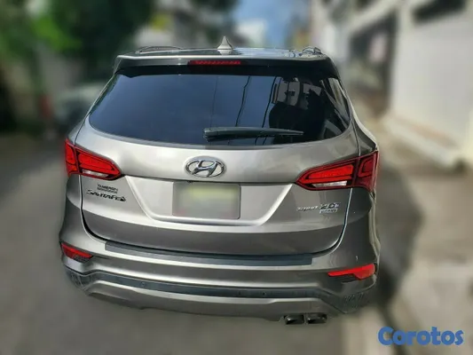2017 Hyundai Santa Fe — foto 6 / 10