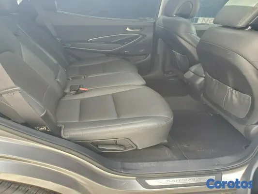 2017 Hyundai Santa Fe — foto 7 / 10