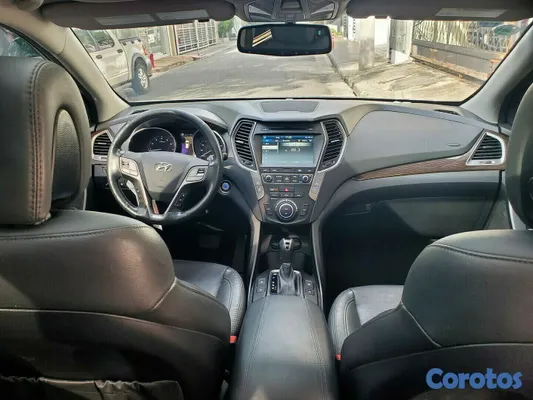 2017 Hyundai Santa Fe — foto 8 / 10