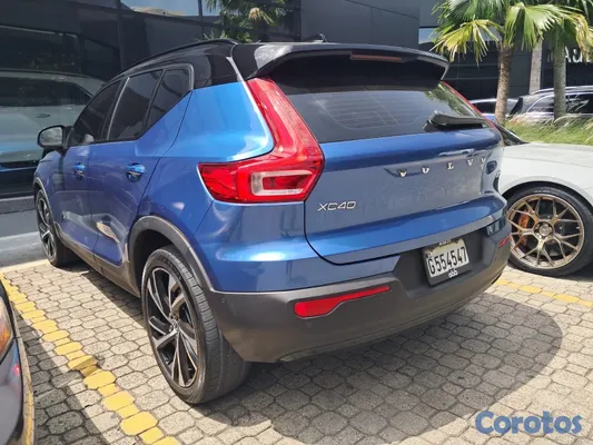 2021 Volvo XC 40 R-DESIGN 2021 4WD — foto 2 / 10
