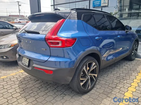 2021 Volvo XC 40 R-DESIGN 2021 4WD — foto 3 / 10