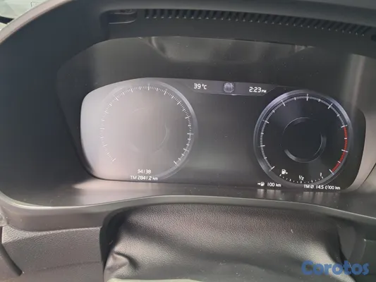 2021 Volvo XC 40 R-DESIGN 2021 4WD — foto 6 / 10