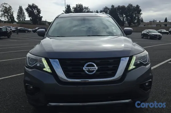 2020 Nissan Pathfinder — foto 2 / 8