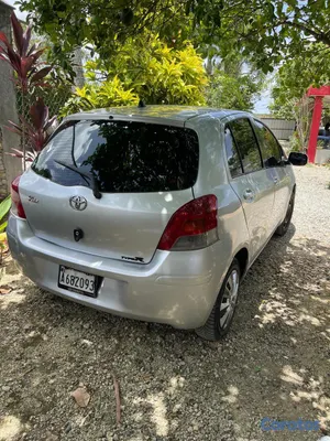 2010 Toyota Vitz — foto 3 / 11