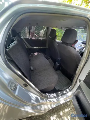 2010 Toyota Vitz — foto 4 / 11
