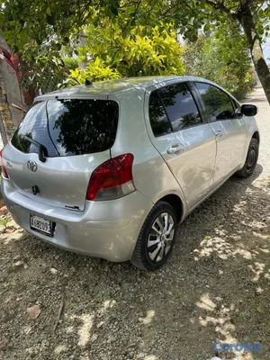 2010 Toyota Vitz — foto 5 / 11
