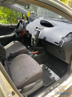 2010 Toyota Vitz — foto 7 / 11