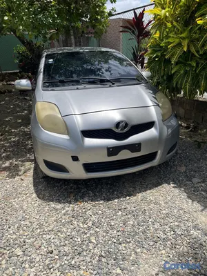 2010 Toyota Vitz — foto 9 / 11