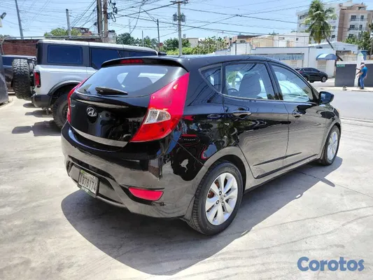 2014 Hyundai Accent — foto 4 / 10