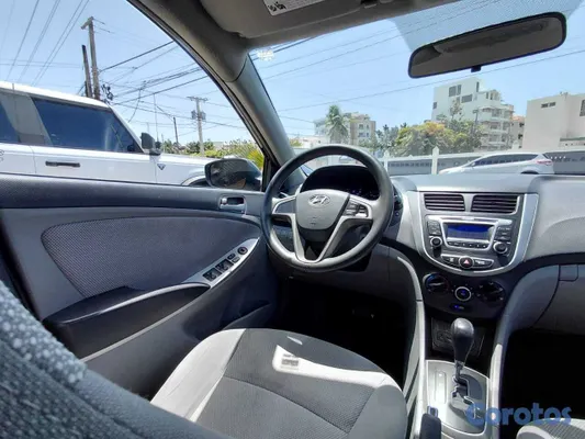 2014 Hyundai Accent — foto 5 / 10