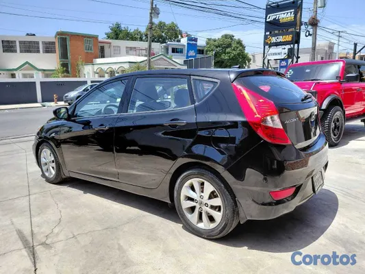 2014 Hyundai Accent — foto 6 / 10
