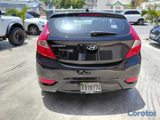 2014 Hyundai Accent — foto 7 / 10