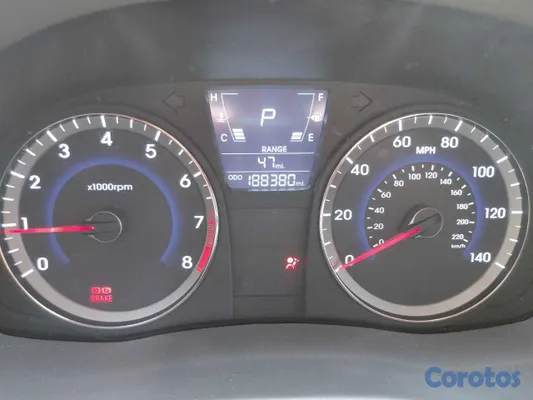 2014 Hyundai Accent — foto 8 / 10