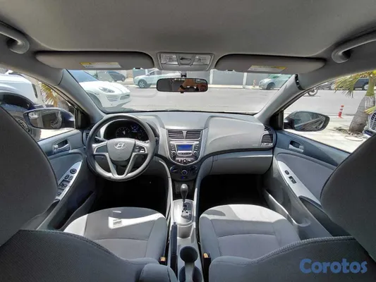2014 Hyundai Accent — foto 9 / 10