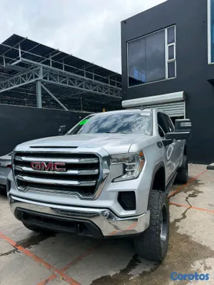 2020 GMC Sierra — foto 2 / 12