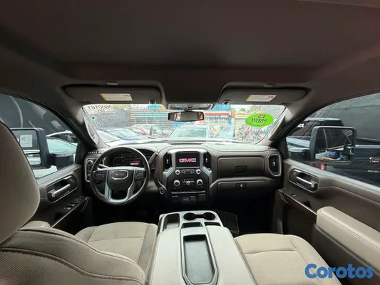 2020 GMC Sierra — foto 7 / 12