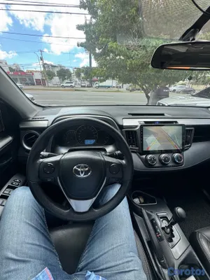 2017 Toyota Rav-4 — foto 10 / 13
