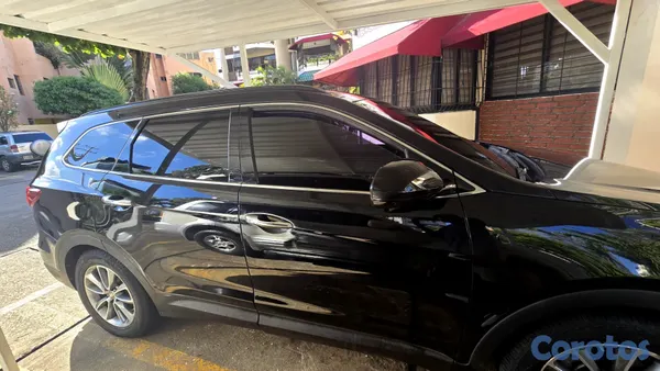 2017 Hyundai Grand Santa Fe — foto 5 / 9