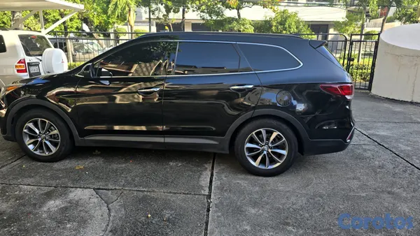 2017 Hyundai Grand Santa Fe — foto 8 / 9