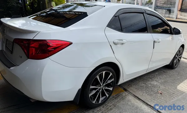 2016 Toyota Corolla — foto 3 / 5