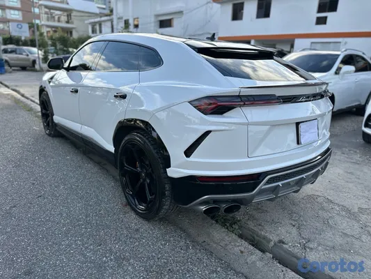 2019 Lamborghini Urus — foto 4 / 11