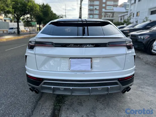 2019 Lamborghini Urus — foto 5 / 11