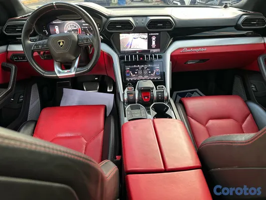 2019 Lamborghini Urus — foto 7 / 11