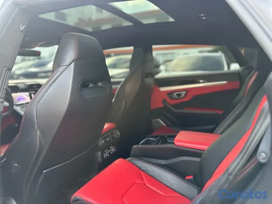 2019 Lamborghini Urus — foto 8 / 11