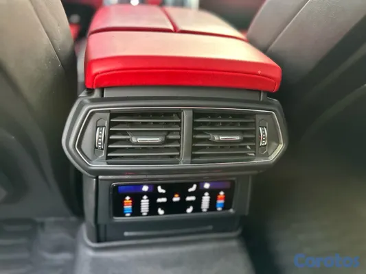 2019 Lamborghini Urus — foto 9 / 11