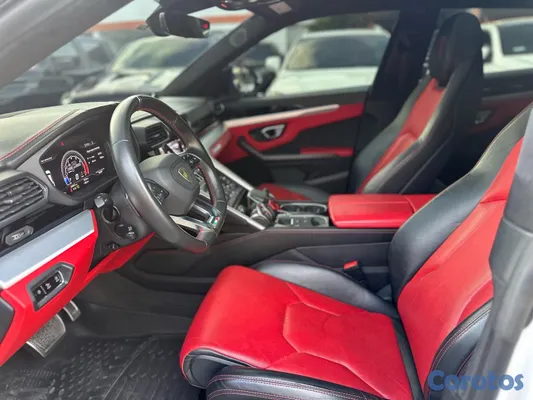 2019 Lamborghini Urus — foto 10 / 11