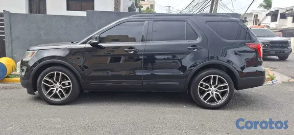 2016 Ford Explorer — foto 8 / 10