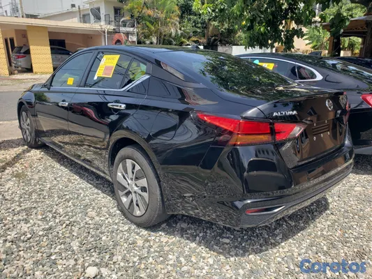 2020 Nissan Altima — foto 3 / 7