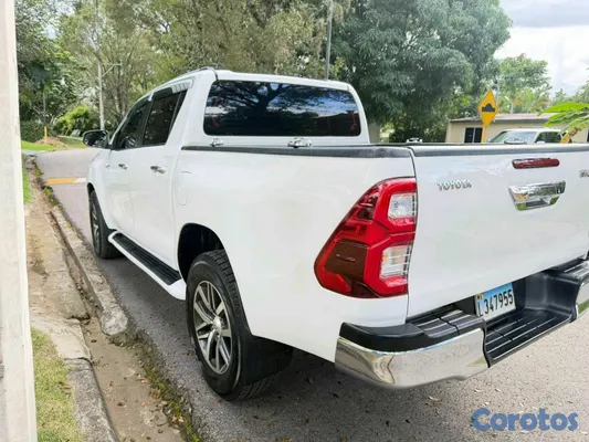 2017 Toyota Hilux — foto 3 / 9