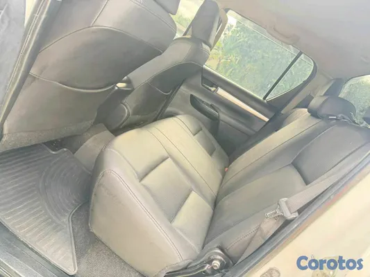 2017 Toyota Hilux — foto 4 / 9