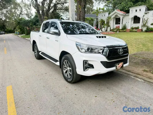2017 Toyota Hilux — foto 5 / 9