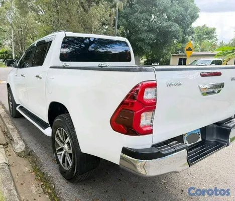 2017 Toyota Hilux — foto 8 / 9