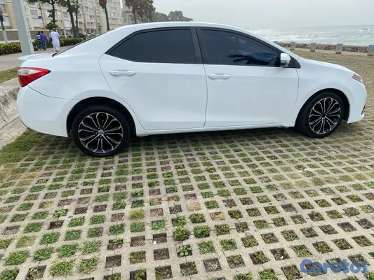 2014 Toyota Corolla — foto 2 / 5