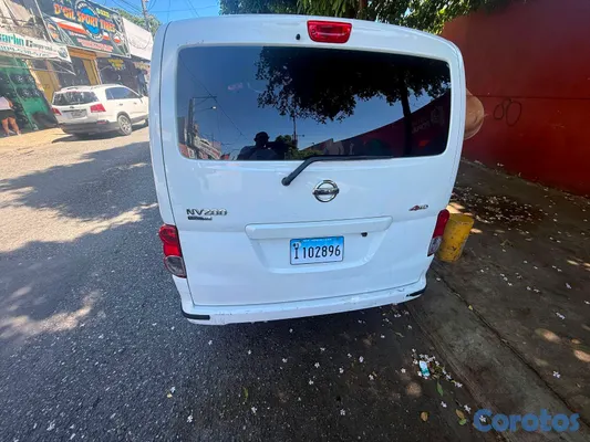 2016 Nissan NV — foto 10 / 14