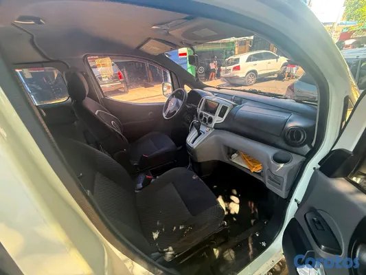 2016 Nissan NV — foto 12 / 14