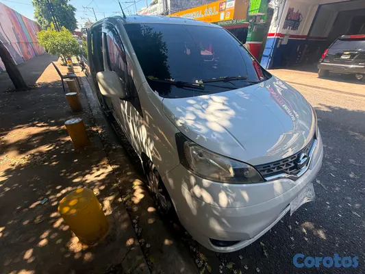 2016 Nissan NV — foto 13 / 14